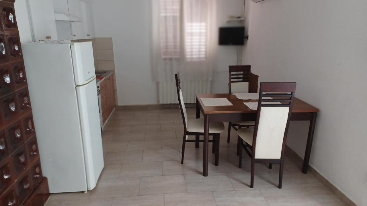 Mali Spas Pula Luaran gambar